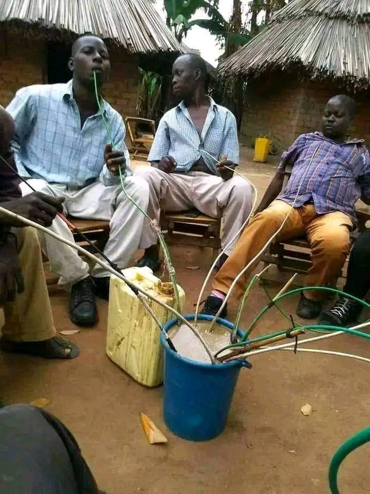 FortunePhiri61's tweet photo. @MosesDarren @AlipoAndrewsII This is locally made alcohol,you will enjoy it if you go in typical village https://t.co/ETxgmZvBcv