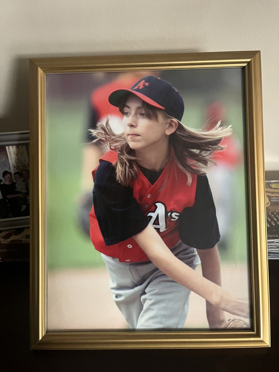 elizabenn's tweet image. Two biggest things I’ve learned as a pitcher since I was 11 years old: tuck my glove on finish, and use a hair elastic.