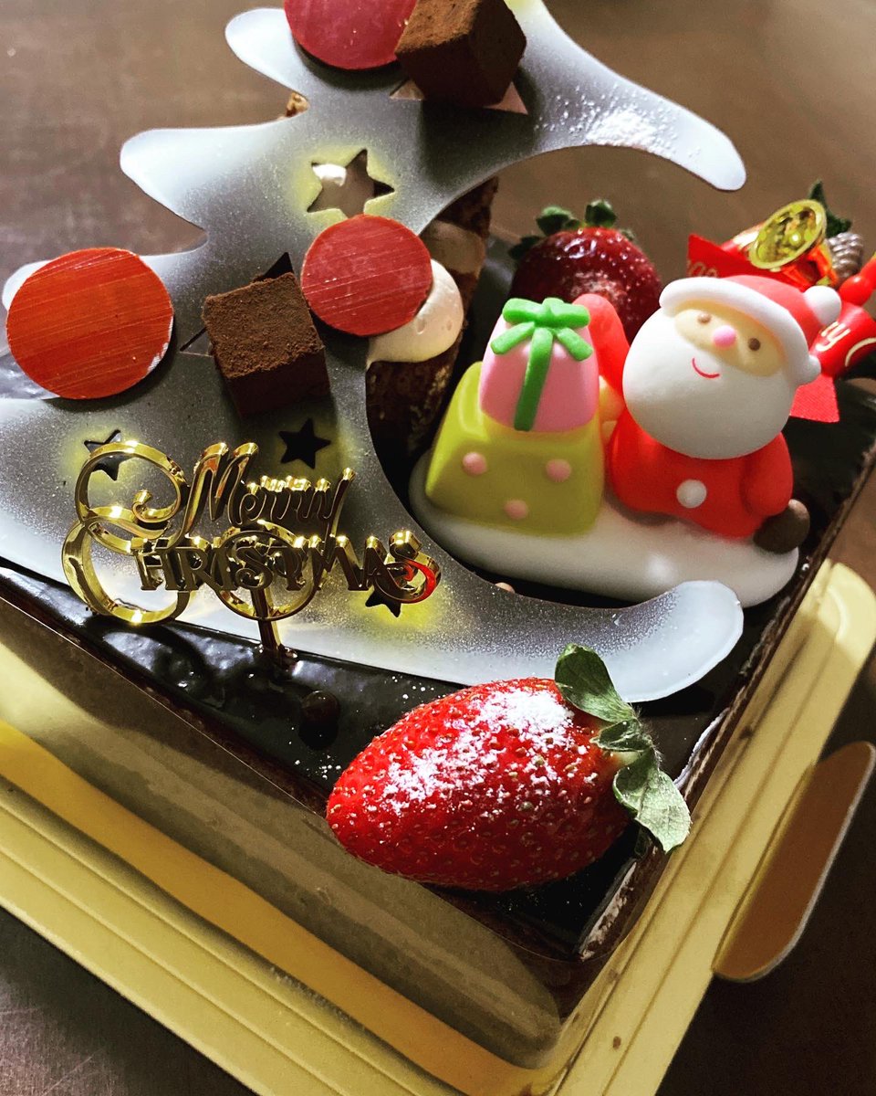 gkbaku's tweet photo. Merry Xmas🎄🍗🎂✨

#merrychristmas #cake #chicken #freshspringrolls https://t.co/T1S0HgbcNS