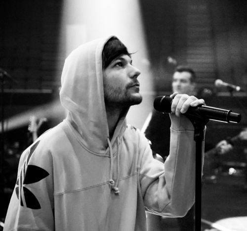 todays1dhistory's tweet photo. Wishing the very happiest of birthdays to the wonderfully talented, incredibly thoughtful, and marvelously kind Mr. Louis Tomlinson -- #HappyBirthdayLouis !! 🥰🥰🥰 https://t.co/nndz27xfMO