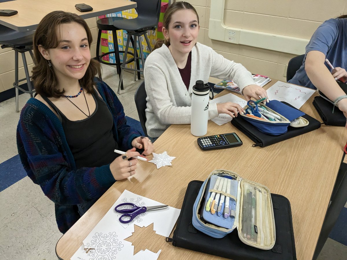 stgtrish's tweet photo. cookie decorating, snow flakes and gingerbread 
#holidayfun in resource. @WHMS_SDE https://t.co/8m0kbUm0M3