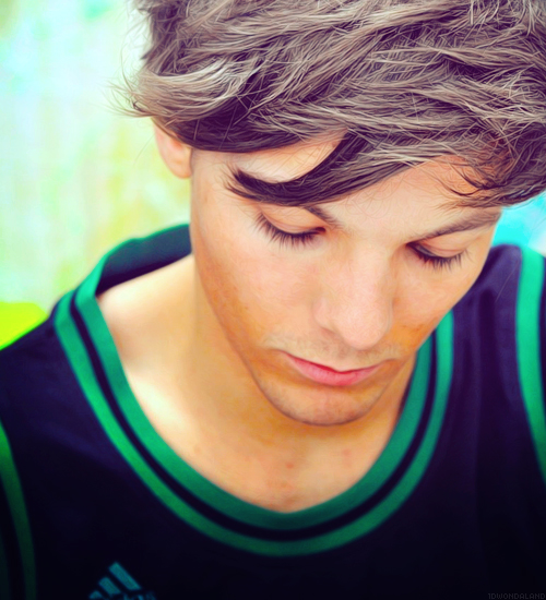 todays1dhistory's tweet photo. Wishing the very happiest of birthdays to the wonderfully talented, incredibly thoughtful, and marvelously kind Mr. Louis Tomlinson -- #HappyBirthdayLouis !! 🥰🥰🥰 https://t.co/nndz27xfMO