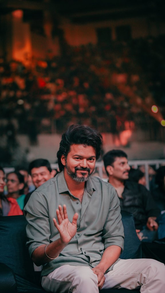 DonJeba's tweet photo. Thalaivaaaa😍💥🔥🤩🥰
#VarisuAudioLaunch #VarisuAudioFromToday #VarisuAlbum #varisu #VarisuTrackList #ThalapathyVijay𓃵 #ThalapathySpeech #ThalapathyDharisanam @actorvijay https://t.co/ymFhOTp7Se