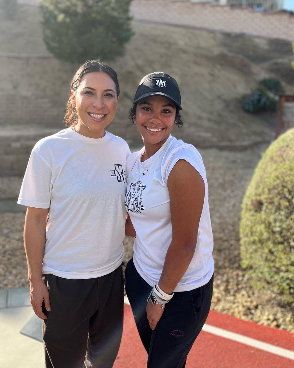 kharleewithak's tweet image. Learning from the best! 🐐@mlromero6 @Sierrajoy32 #shouldbehitting