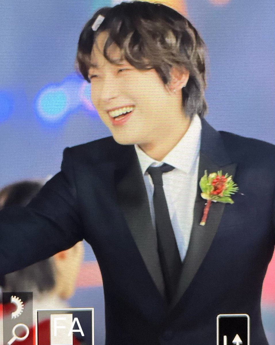 enhalynnie's tweet image. SUNOO’S SMILE WHEN HE SAW HIS HANBIN HYUNG😭😭😭😭