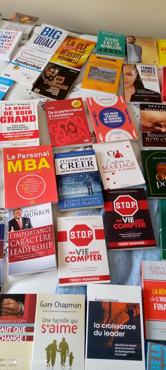 CKuliva's tweet photo. L'un de mes plus grands objectifs pour 2022 fut celui d'augmenter l'effectif des livres de ma bibliothèque personnelle, je suis désormais à un effectif de 678 livres personnels dont 278 livres de Leadership,  100 de développement personnel et 300 livres de divers domaines. https://t.co/XYgCHJDzg5