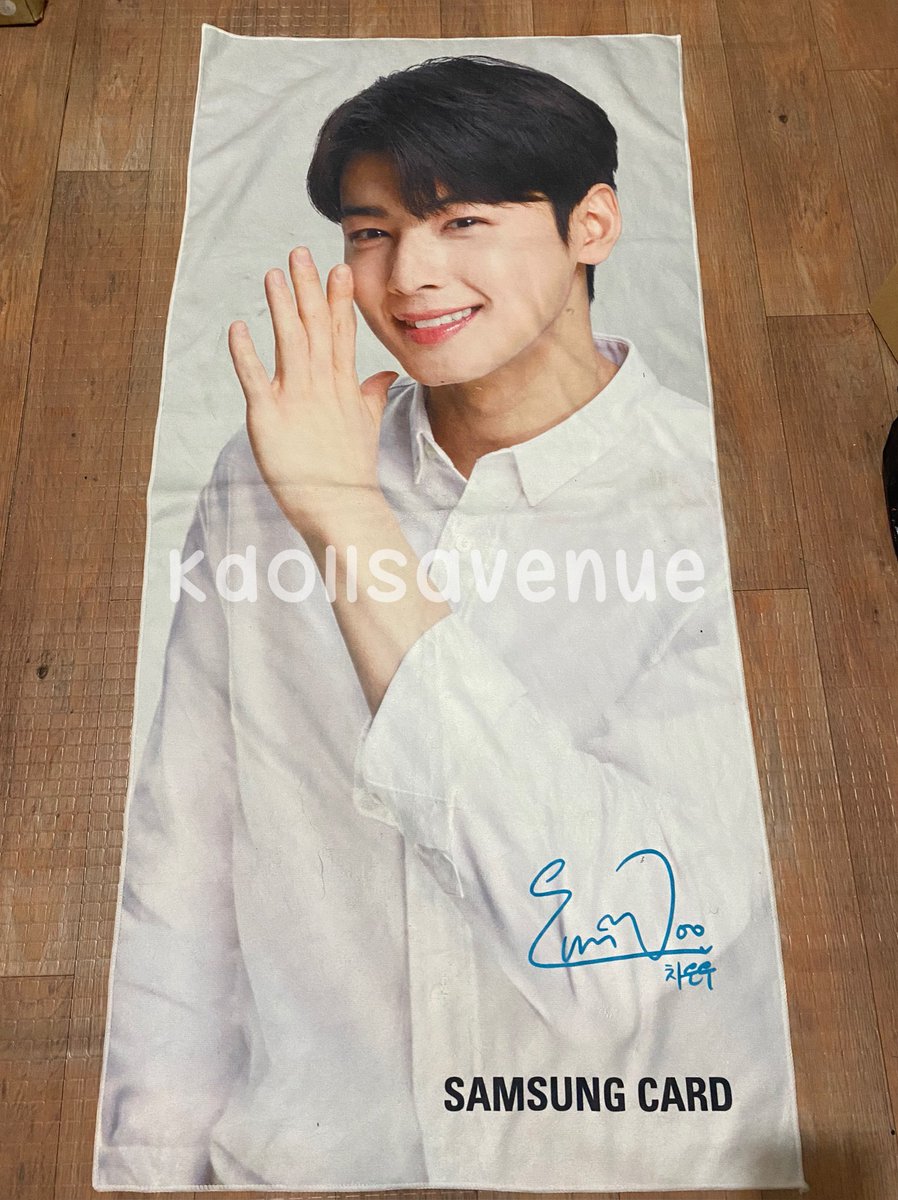 📣 Giveaway🚨 

Happy Holidays 🎄

Astro Cha Eunwoo Samsung Cloth Banner 

Mare, 'di ko rin alam bat meron ako nito pero halos kasing laki siya ng tao :((

💙 RT, Like &amp; MBF
💙 End - TBA 
💙 shipping - shopee checkout (10 pesos listing) / sdd only 

🏷 astro cha eunwoo