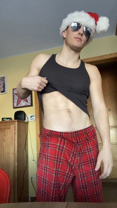 Happy Holidays from Daddy Santa 🎅 https://t.co/RrgweHgguS