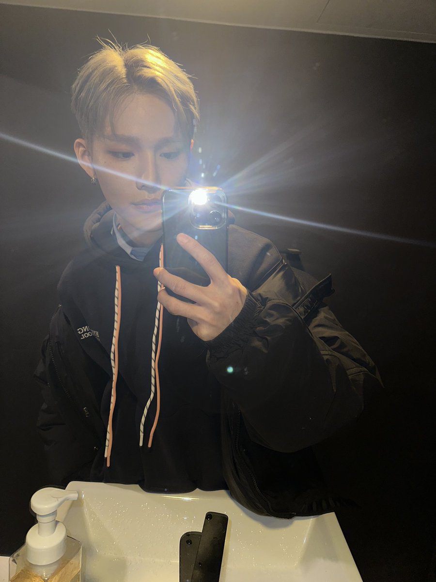 CIX_twt's tweet photo. 와 뭐야 트위터 영상이랑 사진 같이 올라가네………?대박박

#CIX #FIX #승훈 #김승훈 #내편들  #KIMSEUNGHUN #SEUNGHUN #スンフン https://t.co/kg1Qr2RtV7