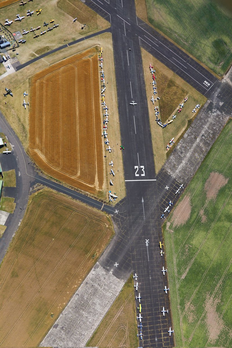 RadialFlyin's tweet photo. From all at the Sleap International Fly-in we would like to extend our Christmas best wishes and hope you have a great break. https://t.co/VGXZvlSdnK