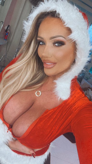 Treat yourself to a gift this Christmas 🎅🏼 join my page I&rsquo;ve made it 75% OFF for you🫶🏼 naughty Santa