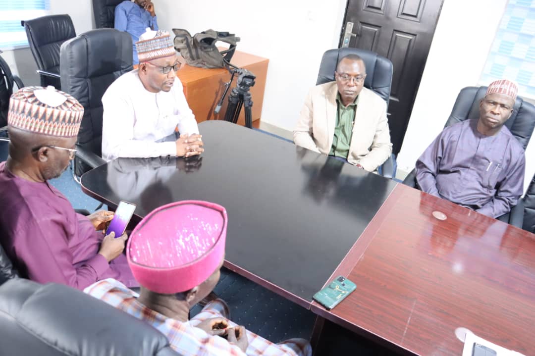 TCN_NIGERIA's tweet photo. The Management team from the Transmission Company of Nigeria led by the General Manager Engineering, Engr. Shehu Abba-Aliyu visited the Governor of Plateau State, Governor Simon Lalong, CON, in the Governor's Office in Jos on Friday, 23rd December, 2022. https://t.co/4Nyx68BZiK