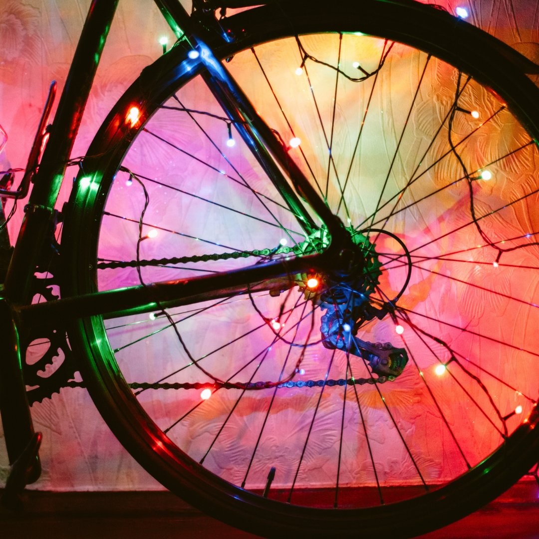 ebikechallengeM's tweet image. Happy Holidays from the E-bike Challenge team!🎄