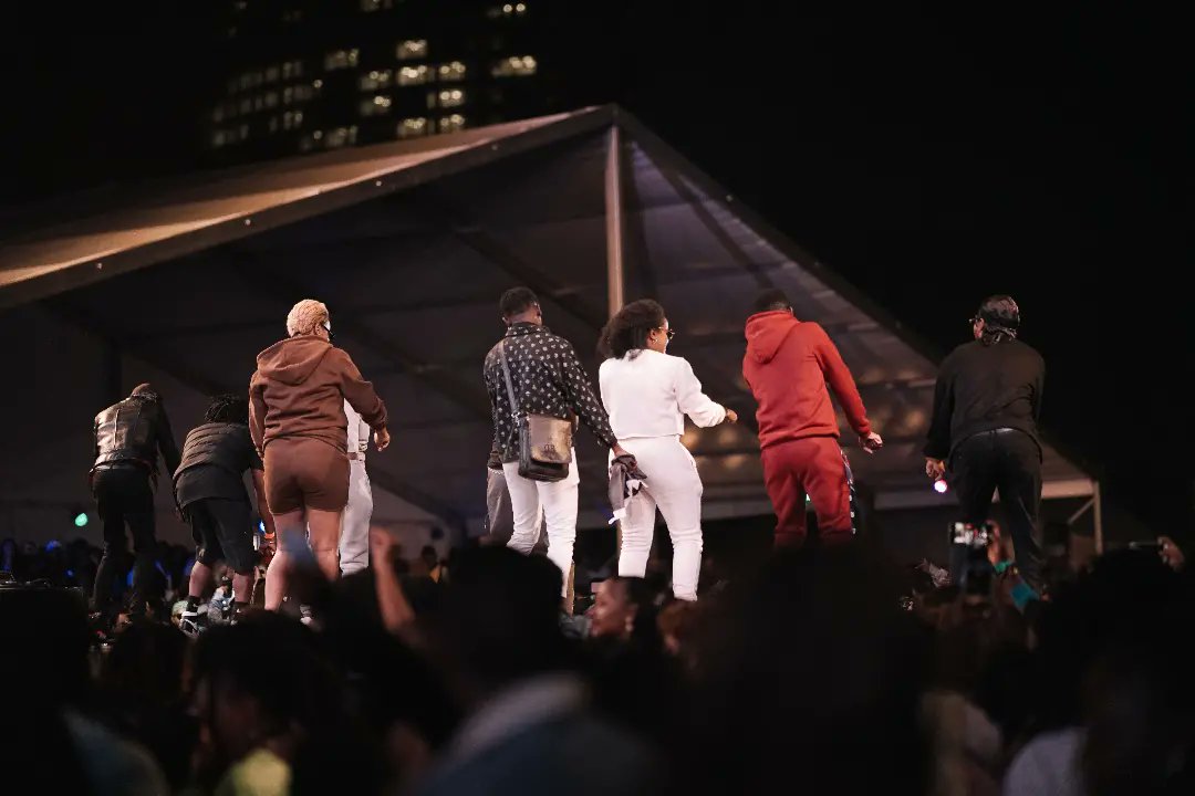 FlowerProjectKE's tweet image. Just a little photodump from moments at Solfest. Frame 4 captures our hidden talents😂😂
Merry Christmas to you and your loved ones!

📸: @mark_kigen 
Drip: @home_254 

#theflowerproject254 #femaleband #solfest  #christmas