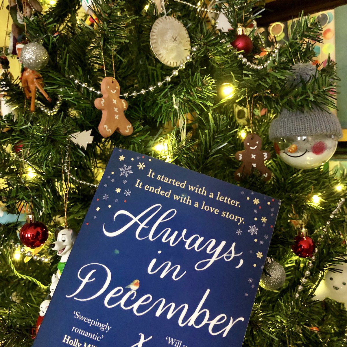 Foxy_Roxy_1991's tweet photo. I’m currently reading #AlwaysInDecember by @EmStoneWrites and nothing could have prepared me for the chapter I’ve just read 😢

I love seeing these three decorations made by @AdamCeramic and @danmakeystuff on the tree every day too!🎄

I hope you all have a wonderful Christmas! https://t.co/FbjcGPbS2a