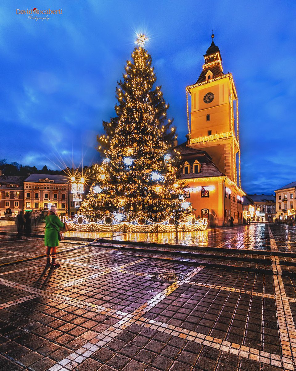 📍Brasov, Romania 🇷🇴

Happy holidays! 
¡Feliz Navidad! 🎄🥂

#StormHour #MerryChristmas #FelizNavidad2022 #xmas #SantaClausIsComingToTown