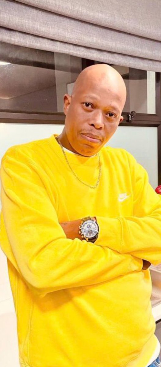 Phumeh_Magwaz's tweet photo. Oh what a talent 🥺To say I'm sad would be an understatement 😕🙁☹️🥺Rest easy King of Kwaito🤴😢😔
#Mampintsha
#RIPMampintsha🕯️ https://t.co/8n4GJVTSqA