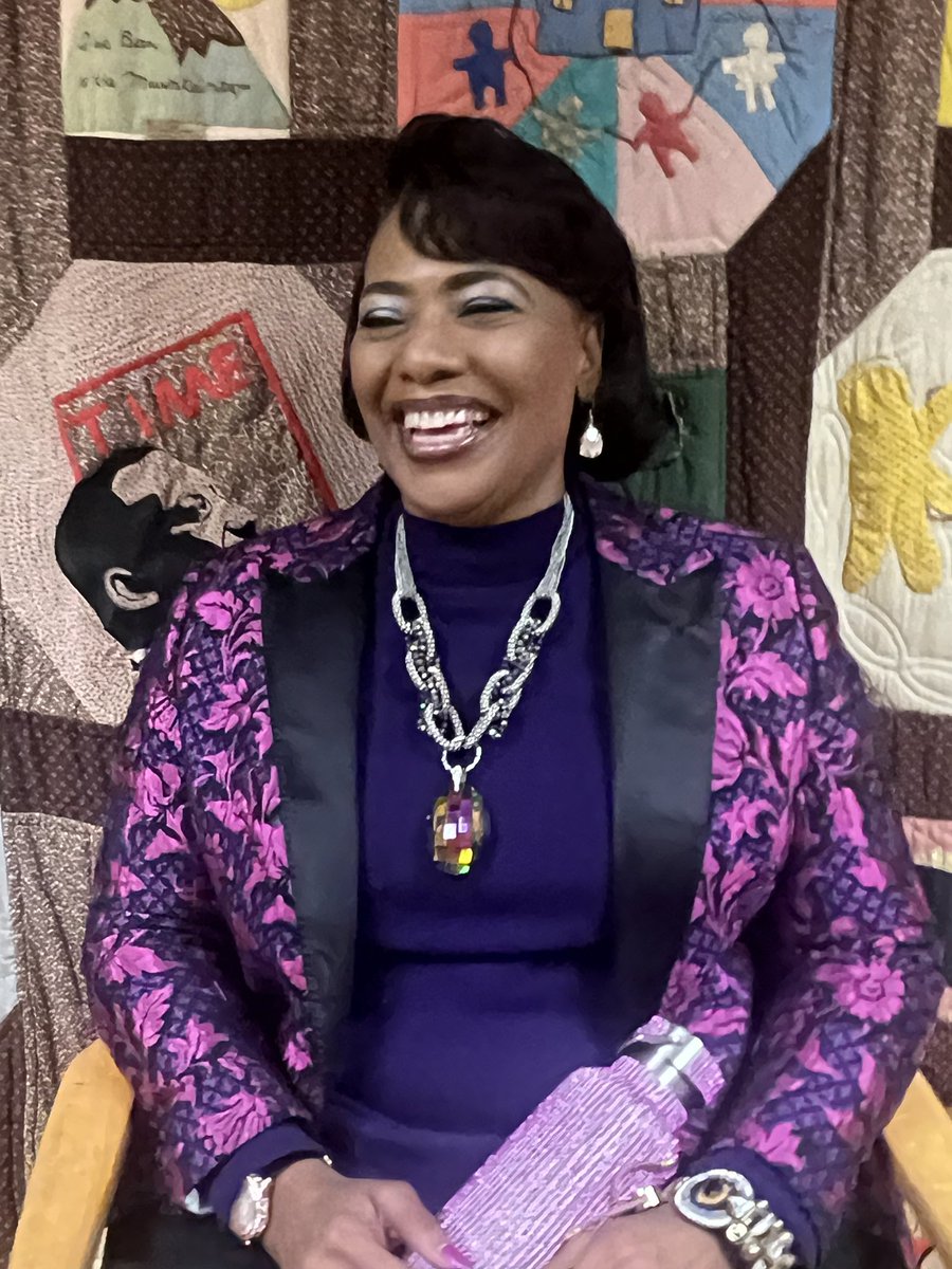 BerniceKing's tweet photo. This holiday season [and beyond], BE LOVE. You never know what burdens people carry, how your kindness will help lift them, or how your love will have transformative power. 
#BeLove #Nonviolence https://t.co/txdvrMZC7Z