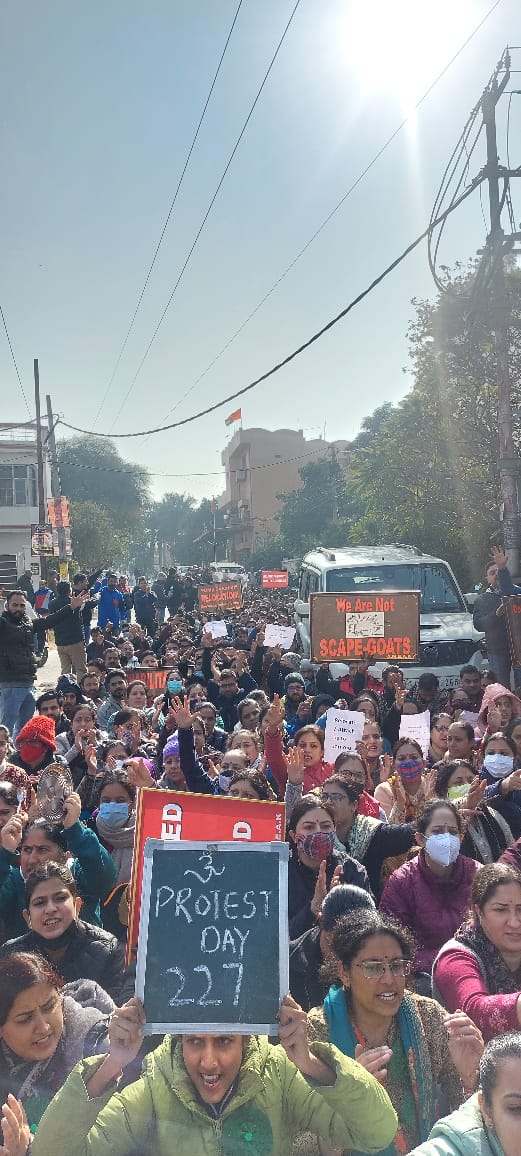 meghaaaa05's tweet image. Loud and very very clear💯. We must be relocated to jammu as it&apos;s a matter of life and nothing is more important than life itself. 
#onlysolutionrelocation 
@PMOIndia @OfficeOfLGJandK @HMOIndia @BJP4India @ImRavinderRaina @tarunchughbjp @DilipSaikia4Bjp