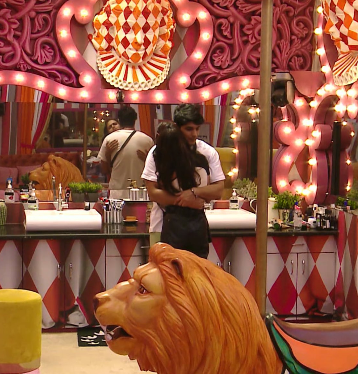 PriyAnkitFC's tweet photo. Same Place But Very Different Emotions💔

#PriyAnkit
BRING BACK ANKIT IN BB16 https://t.co/gdK2rhavbu