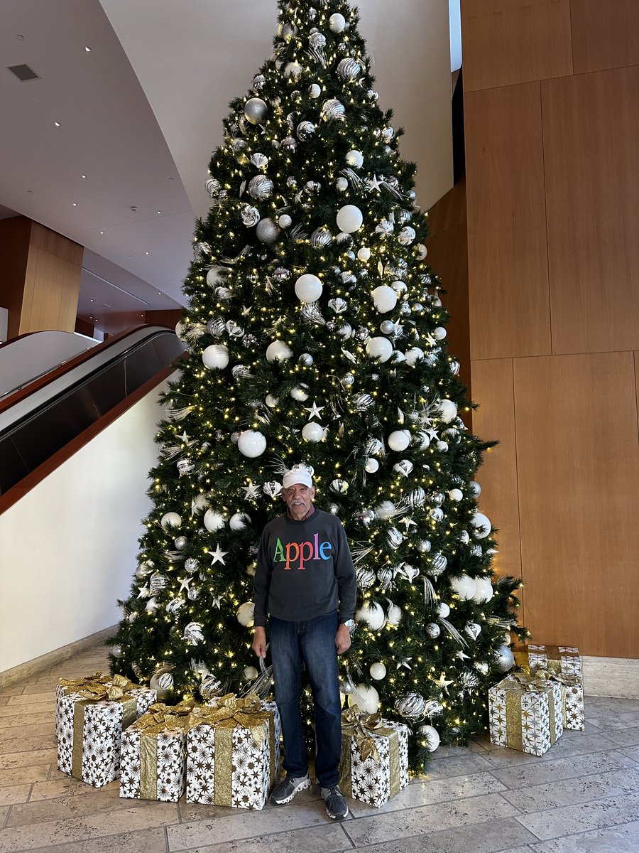 BarbozaCenter's tweet photo. Happy Holidays: https://t.co/GqrCe3E2Pq. https://t.co/PkMS5DVQ91