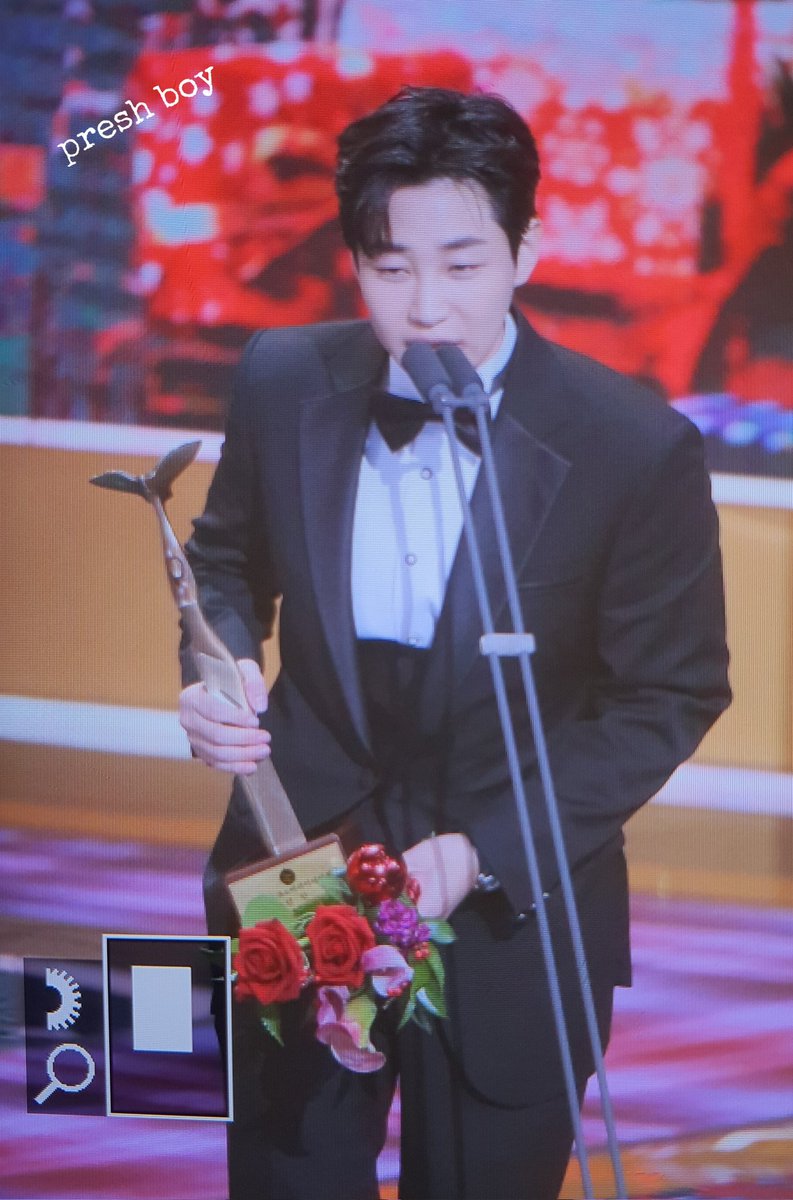 preshboy1120's tweet photo. 221224 KBS 연예대상
최우수상 받은거 진짜 다�� 한번 너무너무 축하해 💛💛💛
#딘딘 #DINDIN https://t.co/IF3GM4UAdp