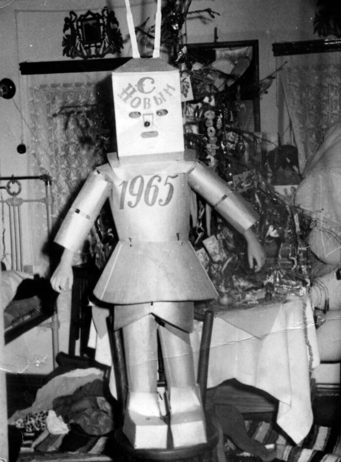 ペムペル on Twitter "RT sovietvisuals Selfmade New Year robot costume