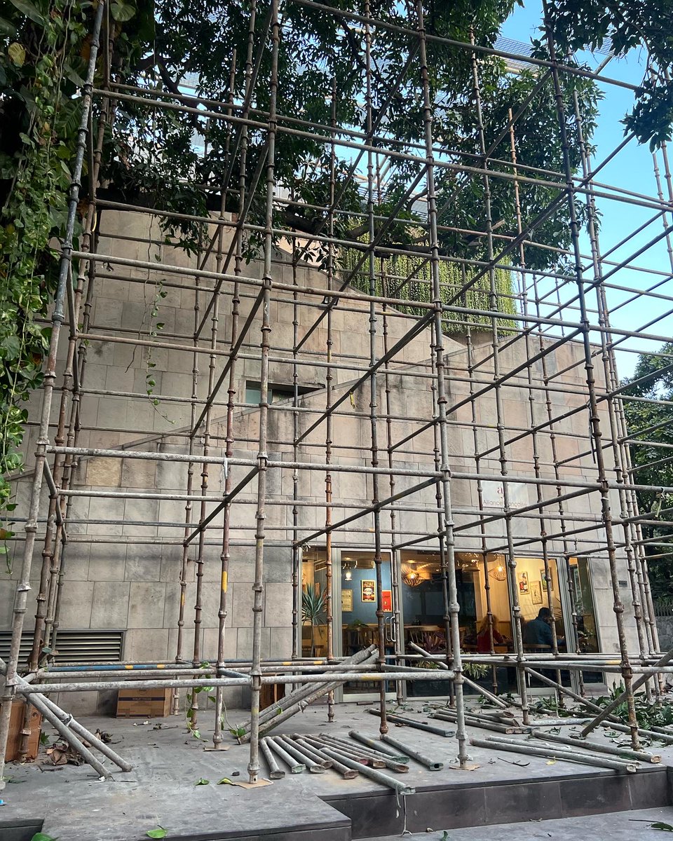 alliancefrdelhi's tweet photo. Bringing a new life 😊 to our beloved building 🏢 by repairing and renovating as we step forward in 2023.
#year2022 #alliancefrdelhi #BuildingRepair #Renovation #afdelhi https://t.co/dxlsM3JIaS