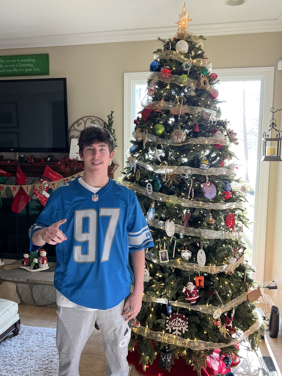 cberger9's tweet photo. Happy 18th bday to our Christmas miracle,our lives have been better ever since.Great taste in teams &amp; jersey’s. @IsiahThomas was one of the greatest &amp; toughest in the NBA.Thank you &amp; @aidanhutch97 for representing the’D with grit &amp; class. @MelissaHutch_ @Lions see you at 1 in CLT https://t.co/DQVHJWkeAF