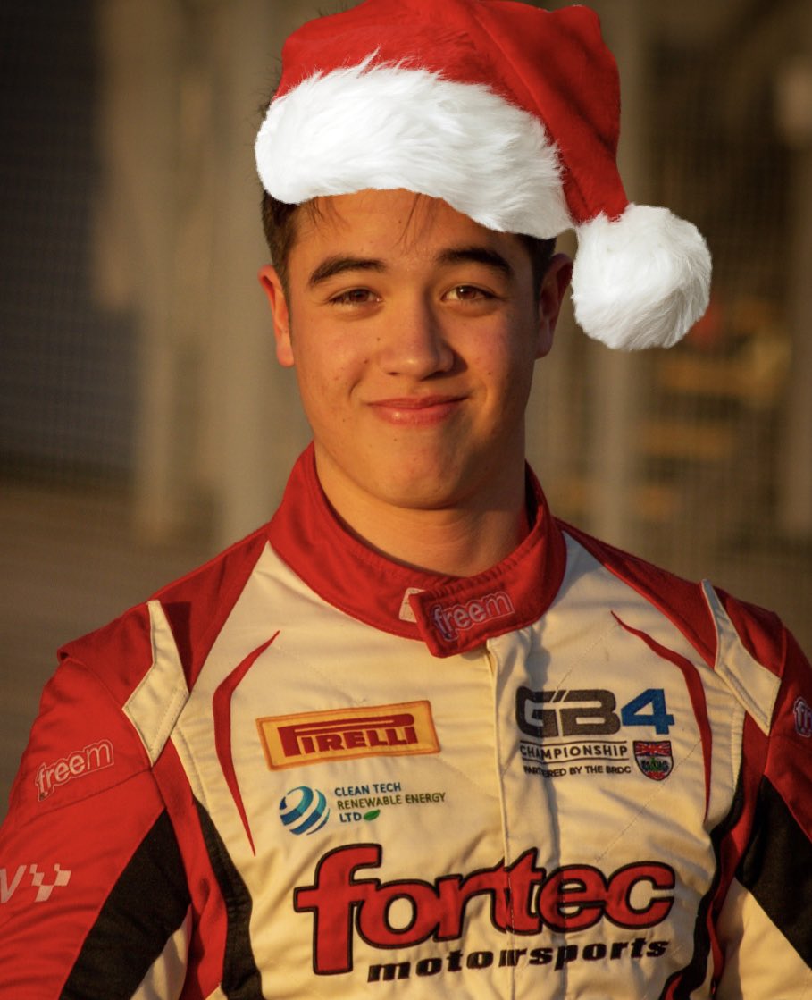 Merry Christmas from myself and Saint Nik! 🎅🏼

Hope everyone has a great day tomorrow 🎄