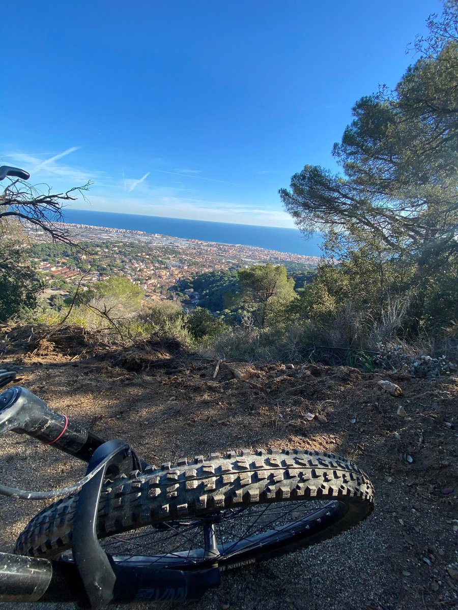 MigjornBcn's tweet photo. Antes de fiestas, 57kms a la saca! @rodamon6 #Haibikers #2de3 🚴🏿🚴… #BonNadal #FelizNavidad2022 https://t.co/85kmKMUdqc