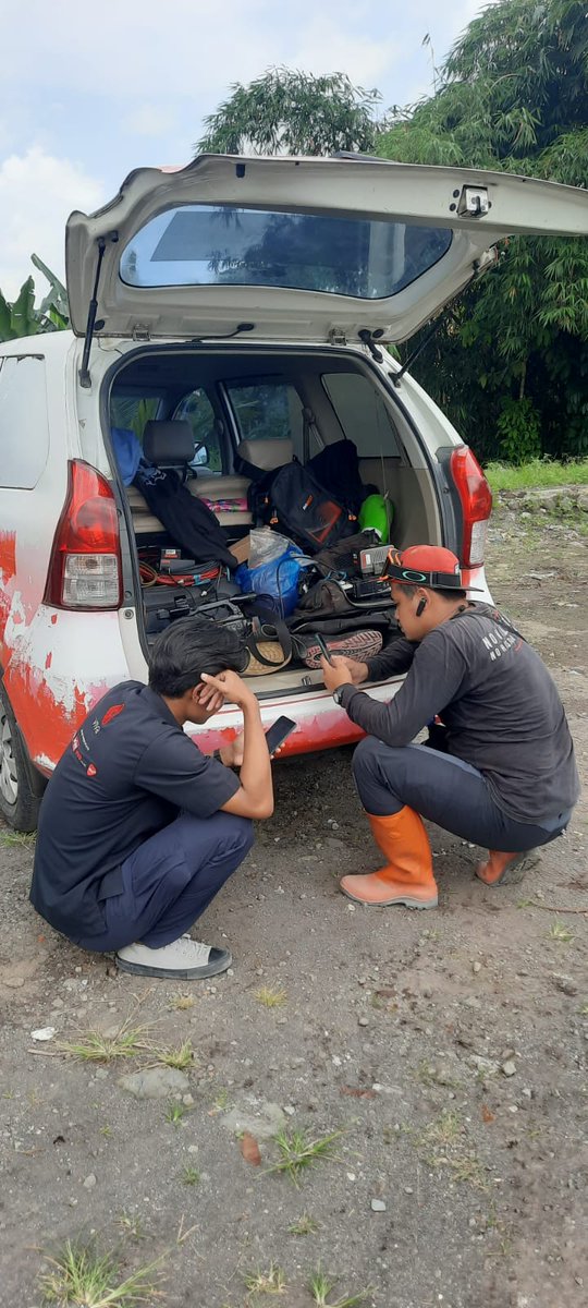 goldhi_'s tweet photo. #jurnalis 
#reporter 
#semeru https://t.co/HG6ElVkWqn