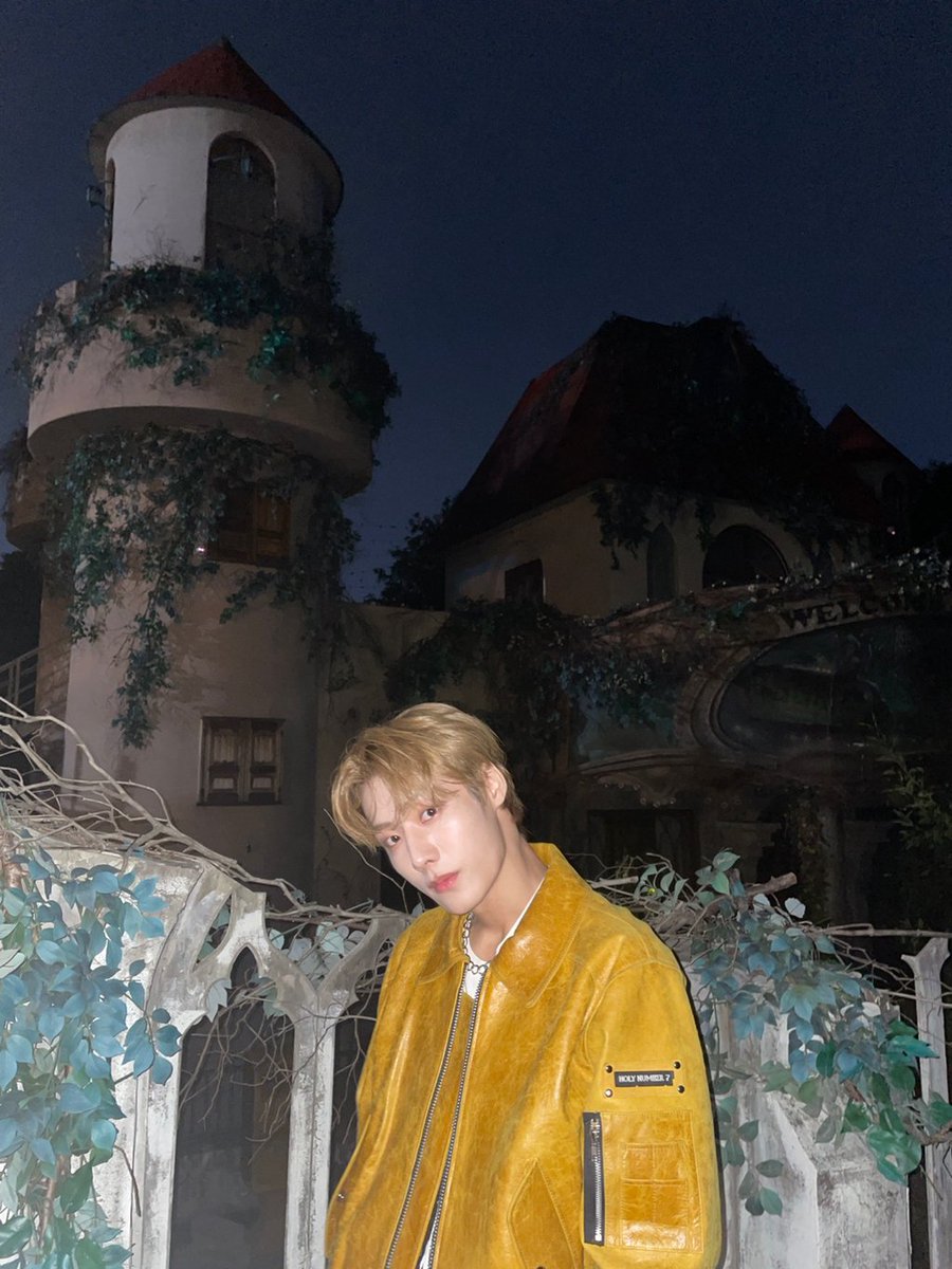 dohyunpic's tweet photo. 221225 ♡ yubin fancafe update

happy birthday~~~~~~ to you~~~~~😘 merry~~christmas~~~☺
i love you😳🥷🏻

#DOHYUN #도현 #YUBIN #유빈 #MIRAE #미래소년 https://t.co/3QxTvyhZee