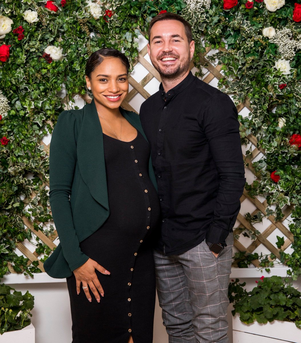 SimplyCompston's tweet photo. A very merry christmas and a happy new year to the compston family, hope yous have a blessed holiday and enjoy time together as a family. 
🎄🏴󠁧󠁢󠁳󠁣󠁴󠁿🇺🇲💚🤍

Much love, Rach x https://t.co/7T6HuSciin