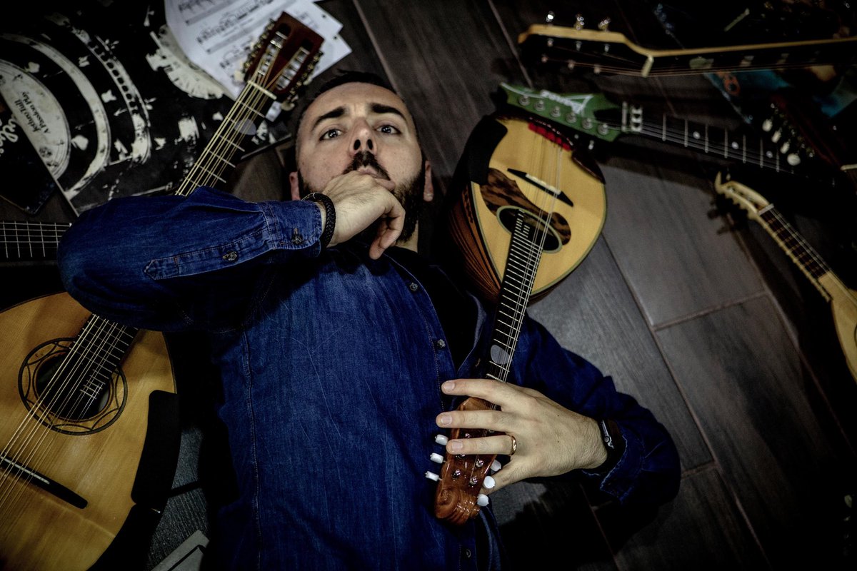 LucaNataleT4P's tweet photo. 🎉Merry Xmas and Happy New Year!!!🎉

📺my 🔴YouTube channel:➡️ https://t.co/PXPmsbFNXI
📼my artist profile on 🟢Spotify:➡️ https://t.co/daEjN5hznH

#musiclife #musiclifestyle #mandolino #mandolin #musicproducer #musician #musicproduction #musiclife #musicartist #t4p #t4project https://t.co/iRl0HMVY4W