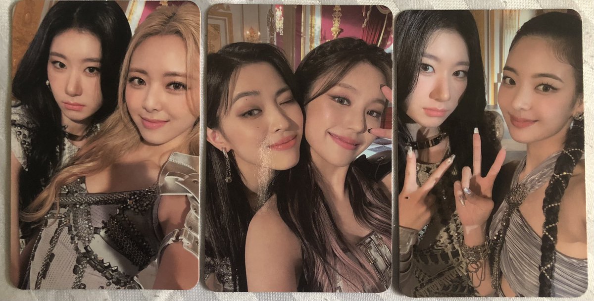 _hydracs's tweet photo. TWICE AND ITZY PCS https://t.co/RQeJCJW6Y3