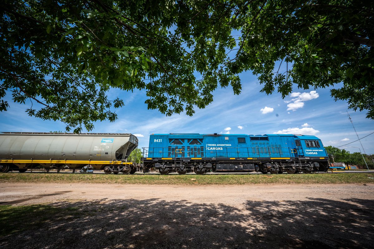 TACargas's tweet photo. ¡𝐅𝐞𝐥𝐢𝐳 𝐧𝐚𝐯𝐢𝐝𝐚𝐝! 🎄

Celebramos estas fiestas cargados de logros y nuevos desafíos para seguir haciendo crecer a nuestro ferrocarril.

#SeguimosCreciendo https://t.co/7dS3mMbYOX