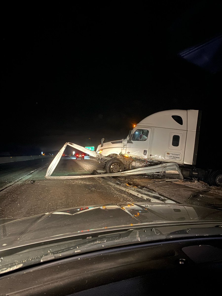 TprPriddy's tweet photo. Yesterday KSP Post 3 responded to 81 collisions and 60 motorist assist. I-65 along with all roads in the post 3 district remain slick and hazardous. If you do plan on traveling please lower your speeds and use caution. 

Check road conditions by visiting https://t.co/plo2kd9ZCV https://t.co/V7SspHgNJI