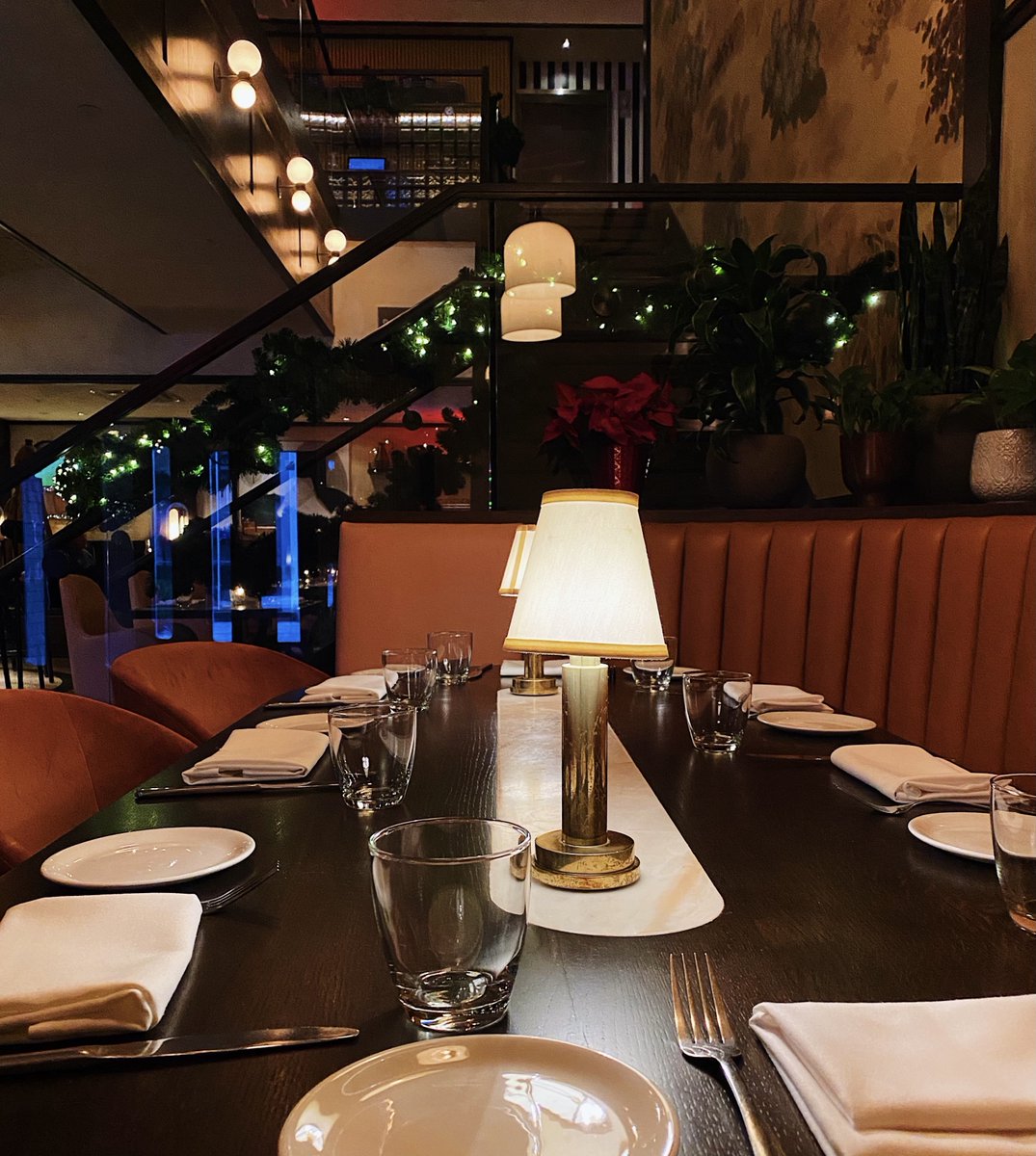 rochambeaubos's tweet photo. Memories are made when gathered around the table ❤️ Enjoy a #ChristamasEve meal at #RochambeauBos 🎄 https://t.co/lYI7JVJ7qO
