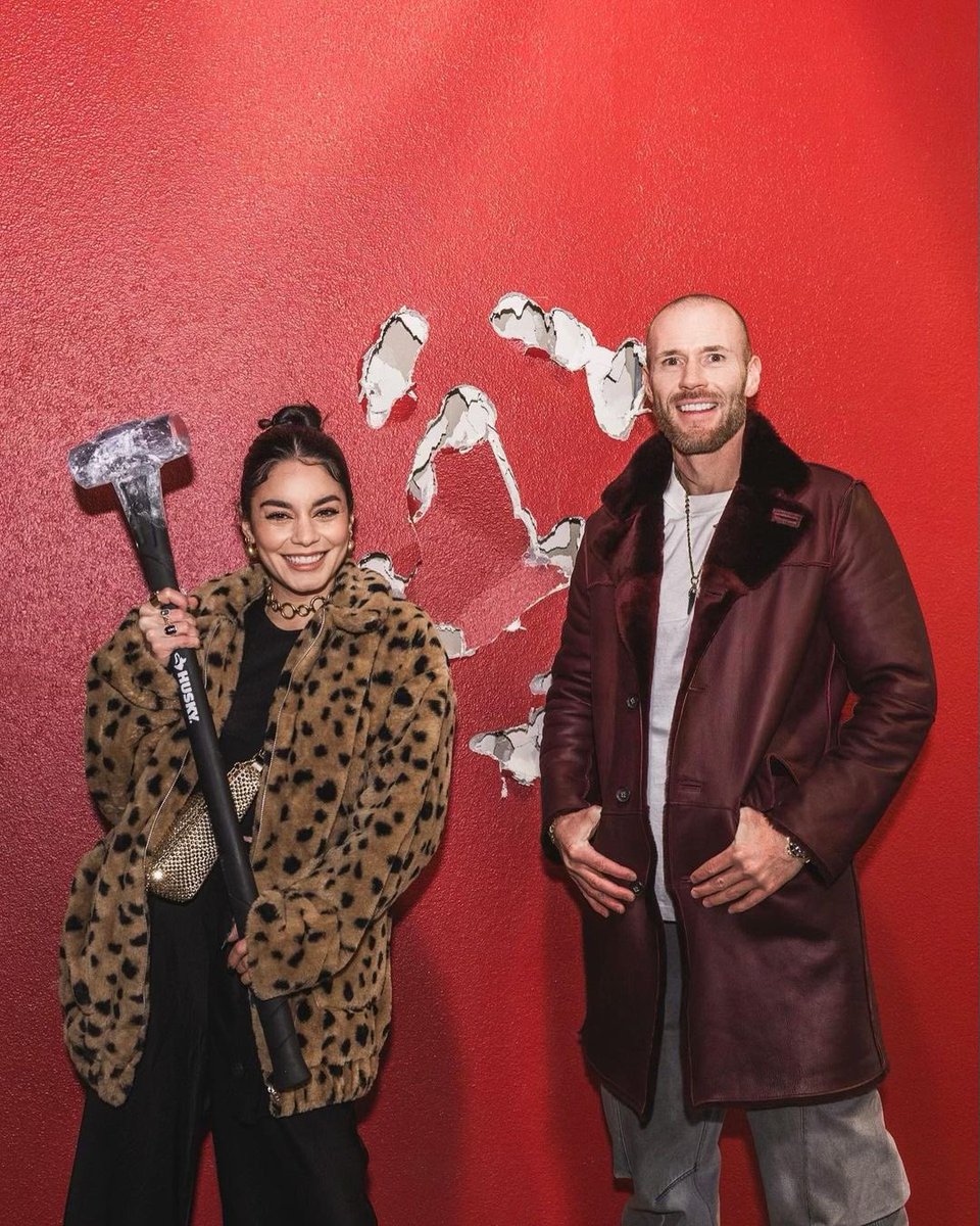 TeamHudgensNYC's tweet photo. “THE CALIWATER JET! 🛩️🌵💧. So excited about our partnership with @setjet - The sky is the limit!!! 😛 &amp; so glad @vanessahudgens &amp; I got to mark the official groundbreaking of @setjet new Las Vegas terminal. #caliwater #setjet” https://t.co/0hYz56GXHY