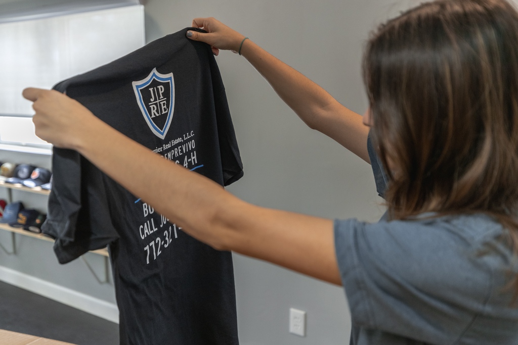 morningstartees's tweet photo. We work hard to make sure our customers love their orders! #consciousfashion #ethicalmanufacturing #slowfashion #tan #screenprinting #printlife #screenprintshop #printedclothing #tshirtdesign #apparel #cottonfabric #organiccotton#clothing #clothingbrand #printthedifference https://t.co/IIWD4jcU0R