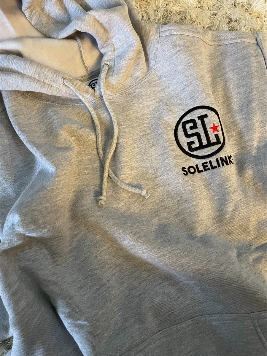 SOLELINKS's tweet photo. HOLIDAY GIVEAWAY‼️

50 FREE SL Hoodies (XS-2XL)
Open for 10 minutes only

ENTER HERE => https://t.co/aNLkYbi5Wm https://t.co/MCNvr1XMI7