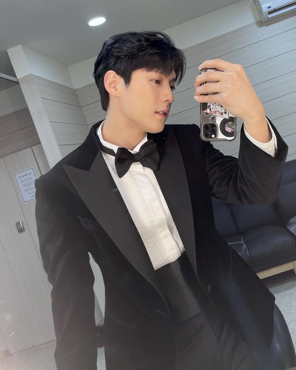 yfieee_'s tweet photo. Lee Minhyuk’s Instagram update. 

Pheww.🫠 https://t.co/8gaIkbSy3o