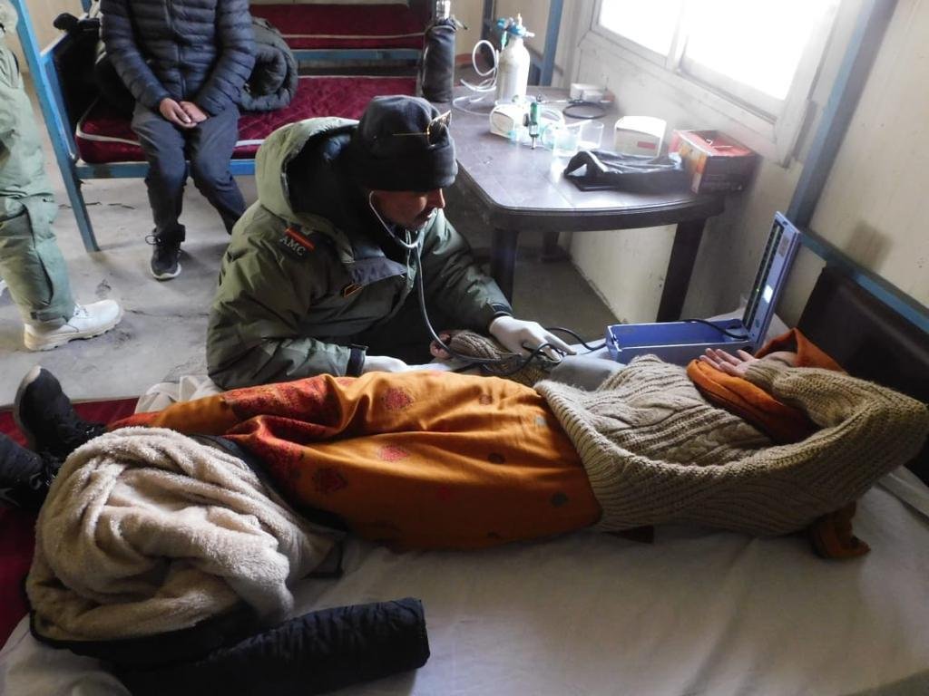 Indian Army troops carried out timely evacuation of 2 civilians who met with an accident near Khardungla Top, Ladakh today. They were provided with timely medical aid by Army troops &amp; their vehicle was also recovered in coordination with Ladakh Police:Fire&amp;Fury Corps, Indian Army