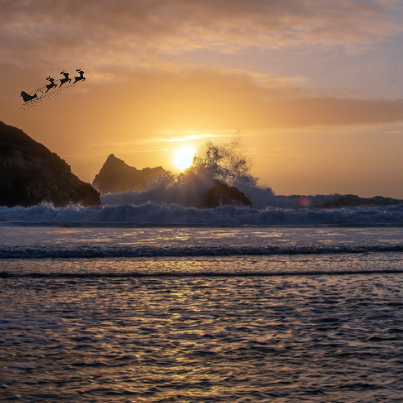 AtlanticReach's tweet photo. He’s on his way! Spotted over Holywell Bay 😮🎅🎄💫 #ChristmasEve @CornwallHour @EvocativeCorn @beauty_cornwall https://t.co/02tWJeagXW