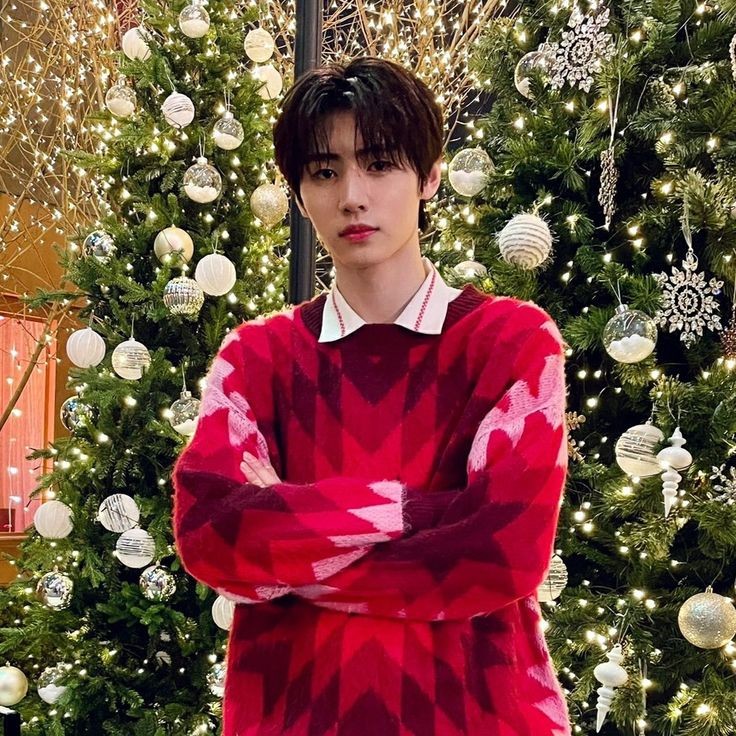 ⠀

             場地圭介 POSTED AN UPDATE.
             DECEMBER 25, '22 - 12:02 AM.
             MERRY CHRISTMAS !! i2 gift ko

⠀⠀ ⠀⠀