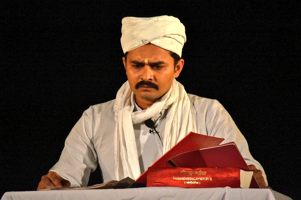 VCofficeBHU's tweet photo. भारत रत्न पंडित मदन मोहन मालवीय जी की जन्म जयंती के अवसर पर आयोजित कार्यक्रमों की श्रंखला में महामना के जीवन पर आधारित एक नाटक “महामनाः धारा के विरुद्ध, समय के साथ” का मंचन, स्वतंत्रता भवन में हुआ। 
#Mahamana https://t.co/qahME5LbnI