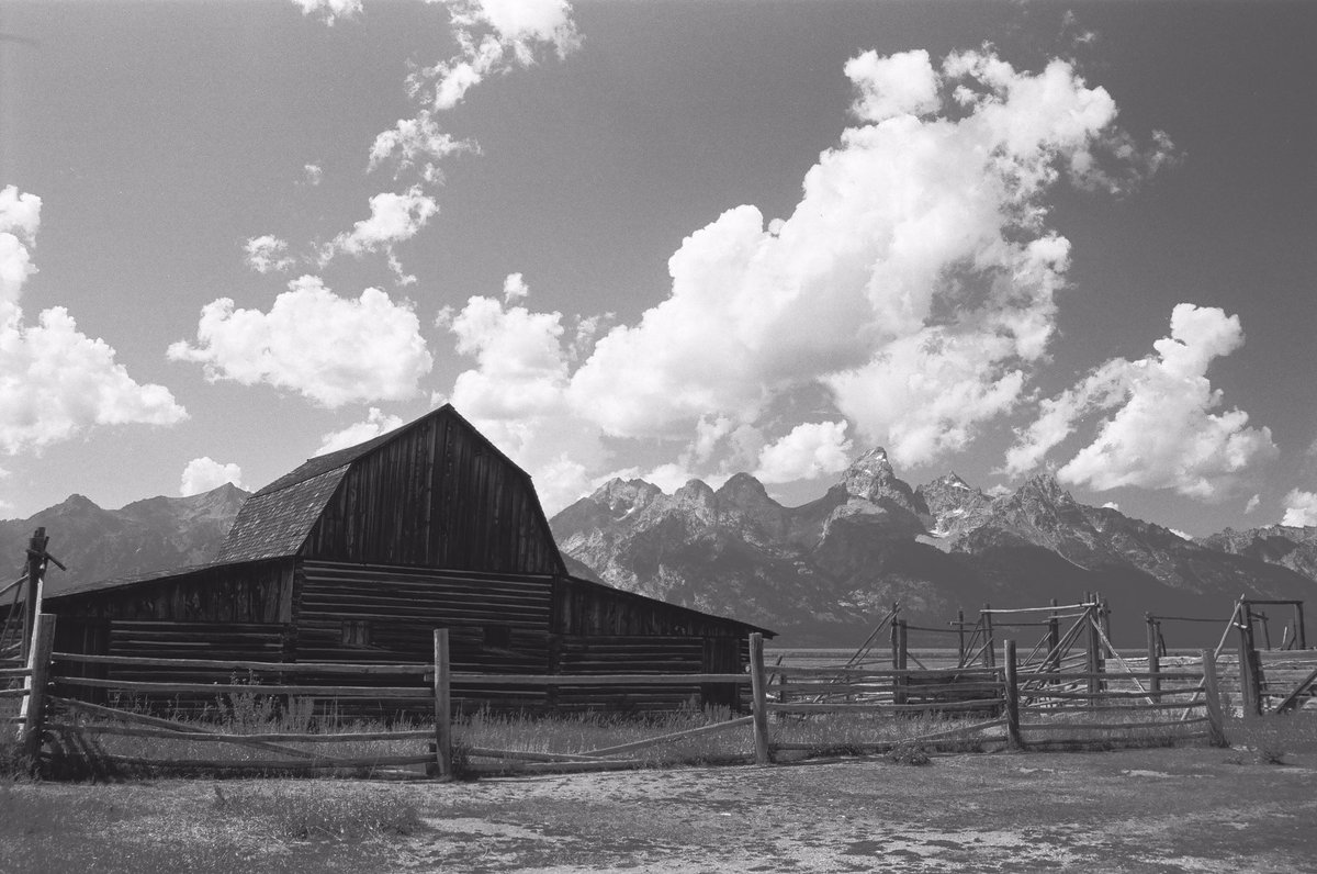 StoffelMatt's tweet photo. John Moulton Homestead on #tmax #35mm #film with a red filter https://t.co/dYKOOv8Cre