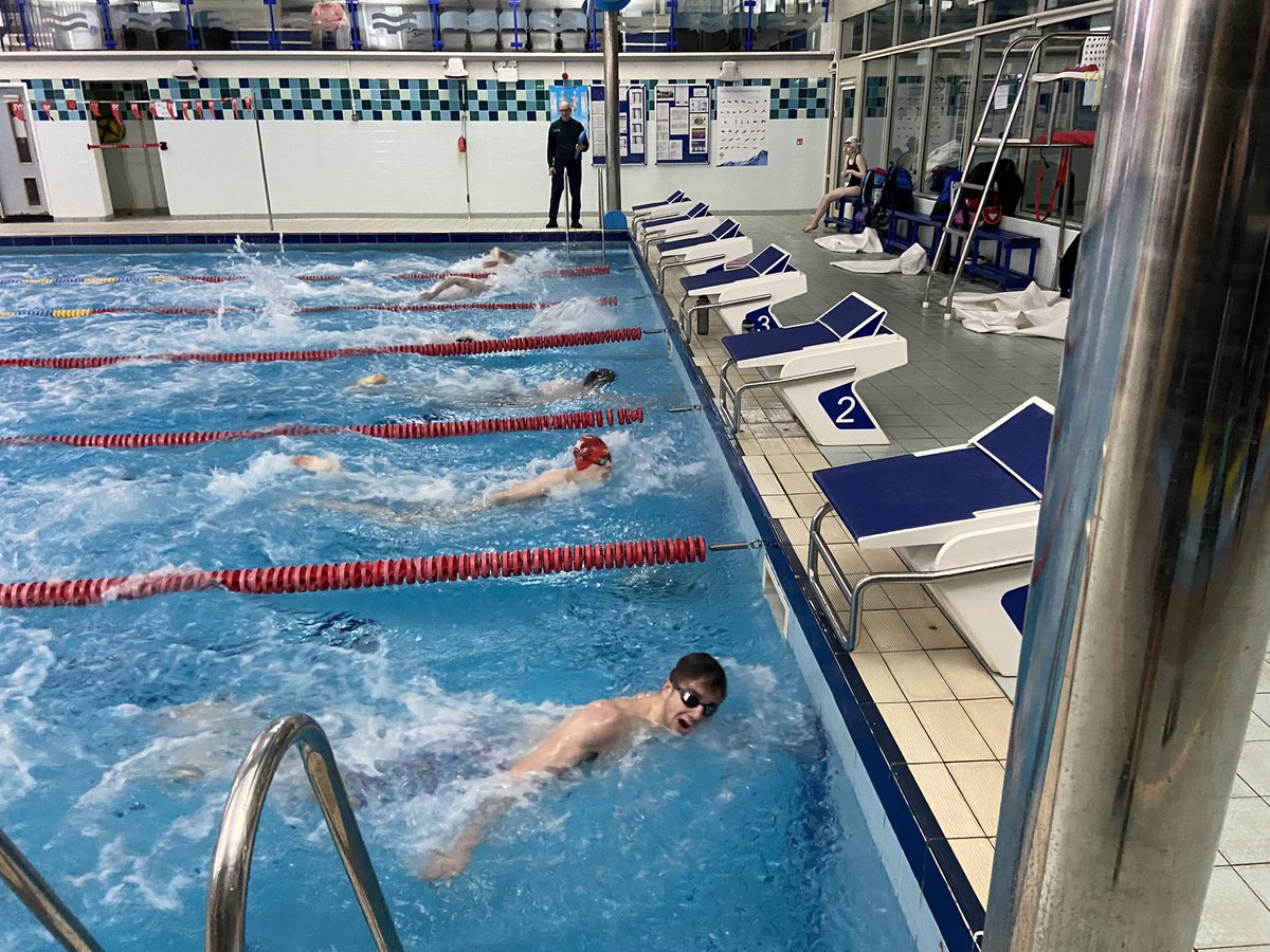 Merry Xmas Everyone.  From ALL at Nofio Clwyd🎅🏻. Great end to the year in the pool with some Xmas Eve fun. Skills, skins, relays, prizes and even a spot of water polo, sent the Nofio Clwyd Swim Team off for a very merry xmas. Bring on 2023👊. #teamspirit