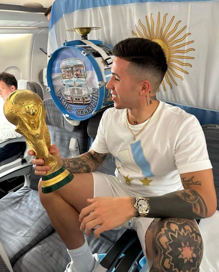 Se acuerdan que decían que varela era más que ENZO jdjdidjfjdjdjjd

Yo los miro y pobrecitos